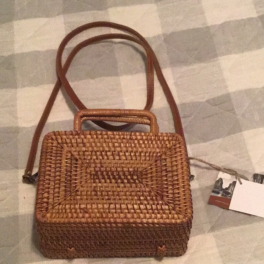 Wicker basket handbag
